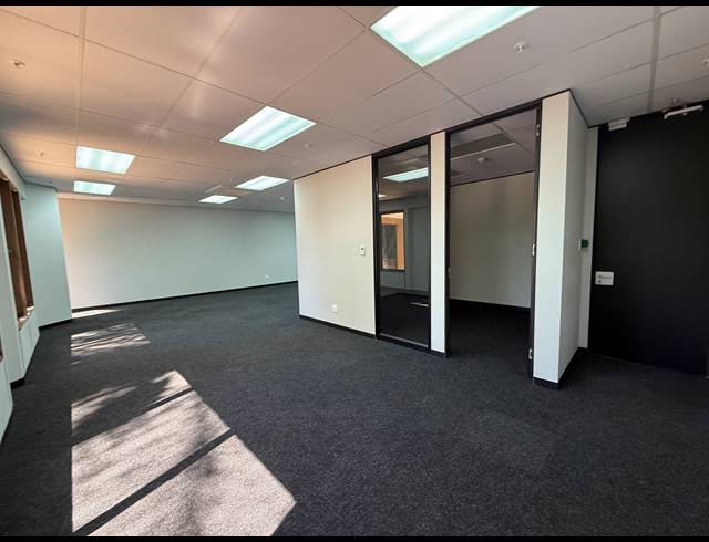108M² OFFICE TO LET IN PARKTOWN